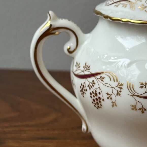 Vintage COALPORT Burgundy Lidded Sugar Bowl Bone China England Gold Grapes Vine - Picture 3 of 13